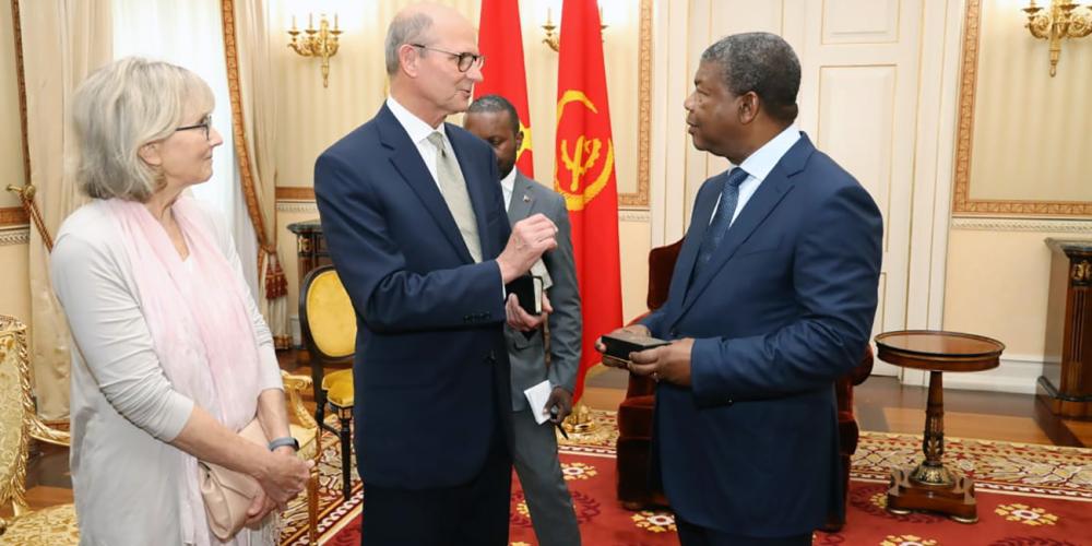 Seventh-day Adventist Church president Ted N.C. Wilson speaking with Angolan President João Lourenço as his wife, Nancy, listens in the presidential palace in Luanda, Angola, on Feb. 13, 2020. (Courtesy of the Presidential Palace)