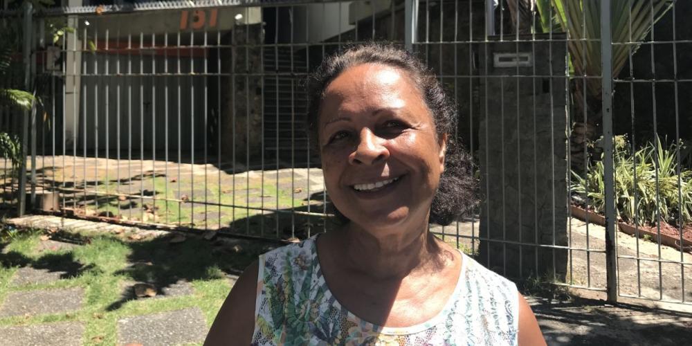 Maria Jose de Oliveira Palmeir standing outside the Sharing Jesus house church in Salvador, Brazil. (Andrew McChesney / Adventist Mission)