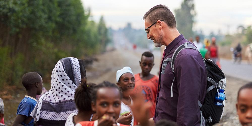 3ABN Australia radio host Ettienne McClintock visiting with Ethiopians during a trip to Shisho, a rural town located 20 miles (35 kilometers) from Awassa, the second-biggest city in Ethiopia, in March 2019. (Fraser Smith / For Adventist Mission)