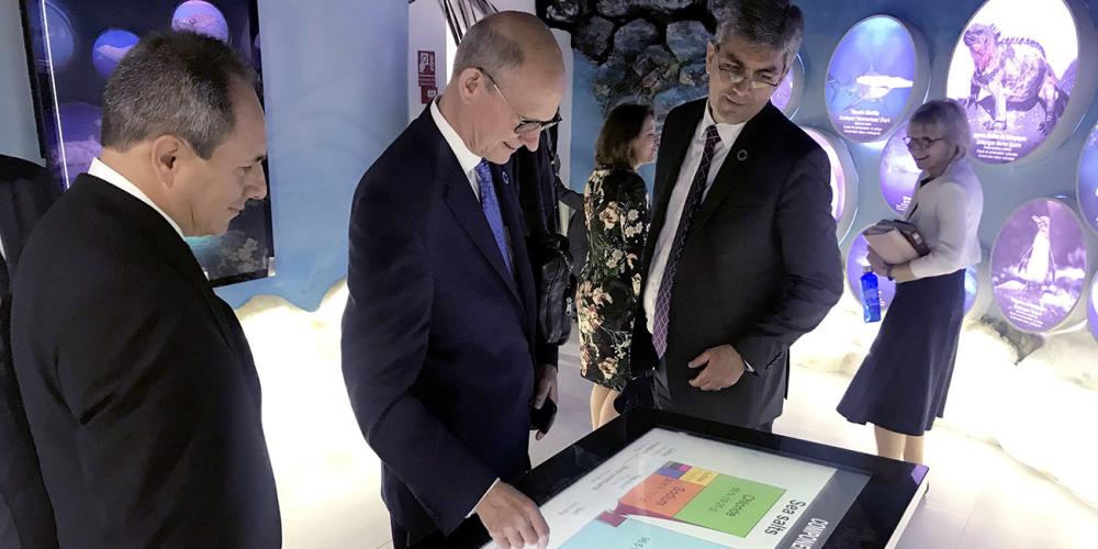 Seventh-day Adventist Church president Ted N.C. Wilson using a touchscreen television as he tours the new Origins Museum of Nature on Charles Darwin Avenue in Puerto Ayora, the main tourist town in Galápagos Islands, on Feb. 29, 2020. (Andrew McChesney / Adventist Mission)