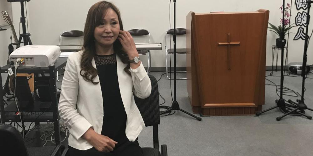 Li Fengyan, a Chinese immigrant who has led eight people to baptism, speaking at the Tokyo Chinese Seventh-day Adventist Church in Japan. (Andrew McChesney / Adventist Mission)
