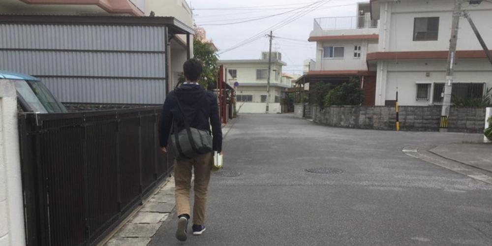 A young literature evangelist going door to door in a Japanese city as part of a Youth Rush campaign in March 2017. (Youth Rush Japan / Facebook)