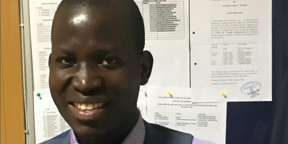 Miguel Manuel Mafugula says. “I decided to go to church with Adelina to learn more, and soon I was worshipping on Saturday.” (Andrew McChesney / Adventist Mission)