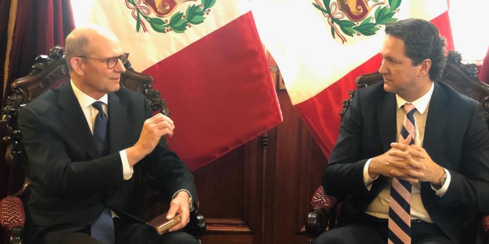Seventh-day Adventist Church president Ted N.C. Wilson speaking with Peru’s parliamentary speaker, Daniel Salaverry, in his office in the parliamentary building in Lima, Peru, on May 3, 2019. (Davi França / South American Division)