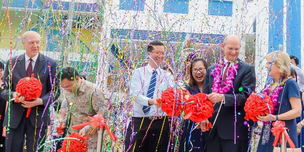 Ted N.C. Wilson, second right, and his wife, Nancy, right, cutting the red ribbon at the rededication of San Yu Adventist School in Singapore on Nov. 2, 2017. Also pictured are Johnny Kan, president of the Singapore Conference, third left; school principal Shee Soon Chiew, second left; and Jannie Bekker, assistant to the president of the Southeast Asia Union Mission, left. (Singapore Conference)