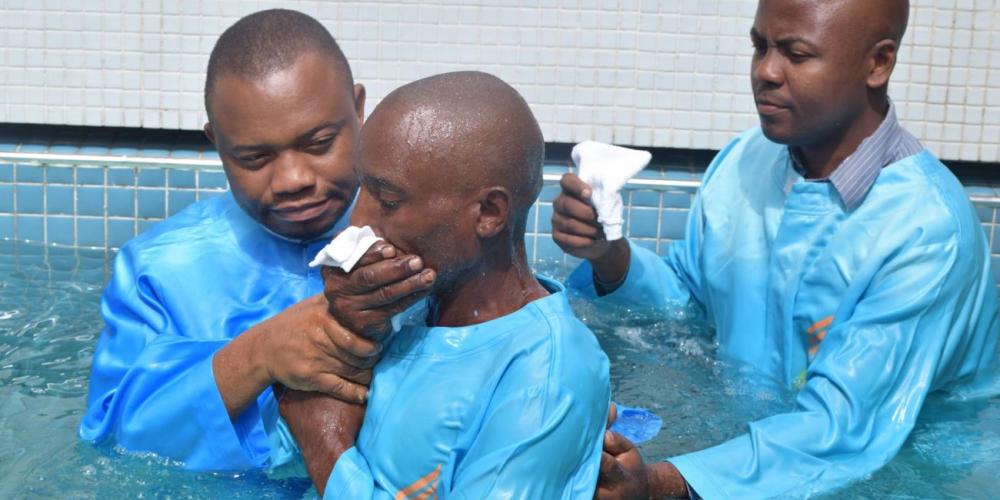 A man being baptized in Tanzania. He is among 80,806 people who committed their lives to Christ in the African country in recent weeks. (East-Central Africa Division / Facebook)