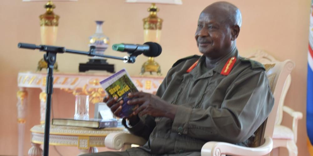 President Yoweri Museveni accepting “Steps to Christ” and “Help in Daily Living” from Seventh-day Adventist Church leader Ted N.C. Wilson, not pictured, in State House Uganda in Entebbe, Uganda, on Feb. 16, 2018. (Prince Bahati / ECD)
