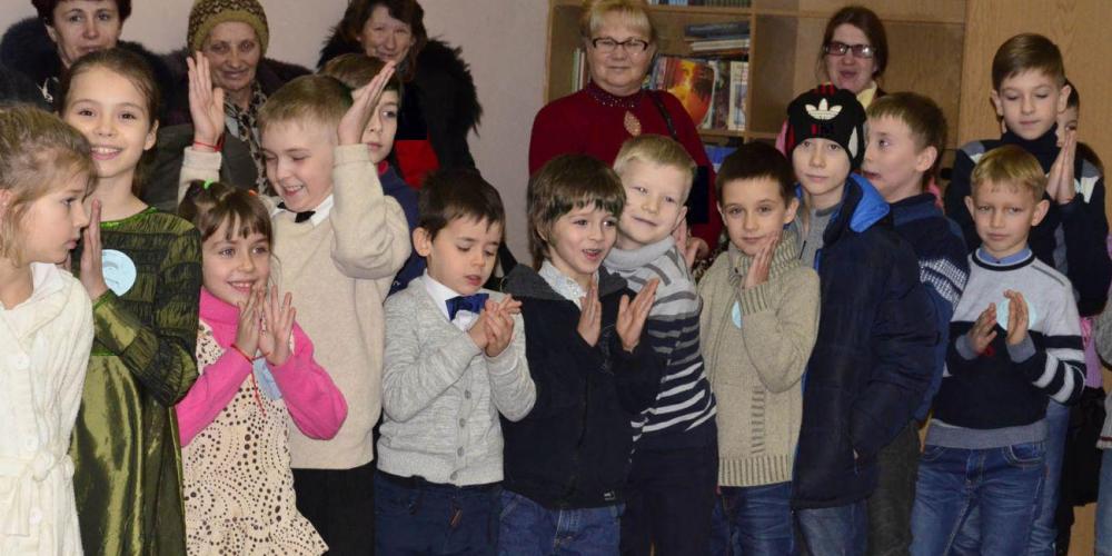 Children participating in a special holiday program organized by Adventist church members in Donetsk in eastern Ukraine in early January 2017. About 100 children and 80 adults from the conflict-torn Donetsk region attended the event. (adventist.ua)