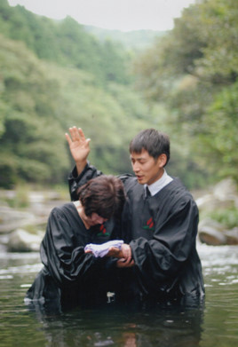 Nkamura being baptized on the Japanese island of Tsushima. (Courtesy of Kurihara Kimiyoshi)