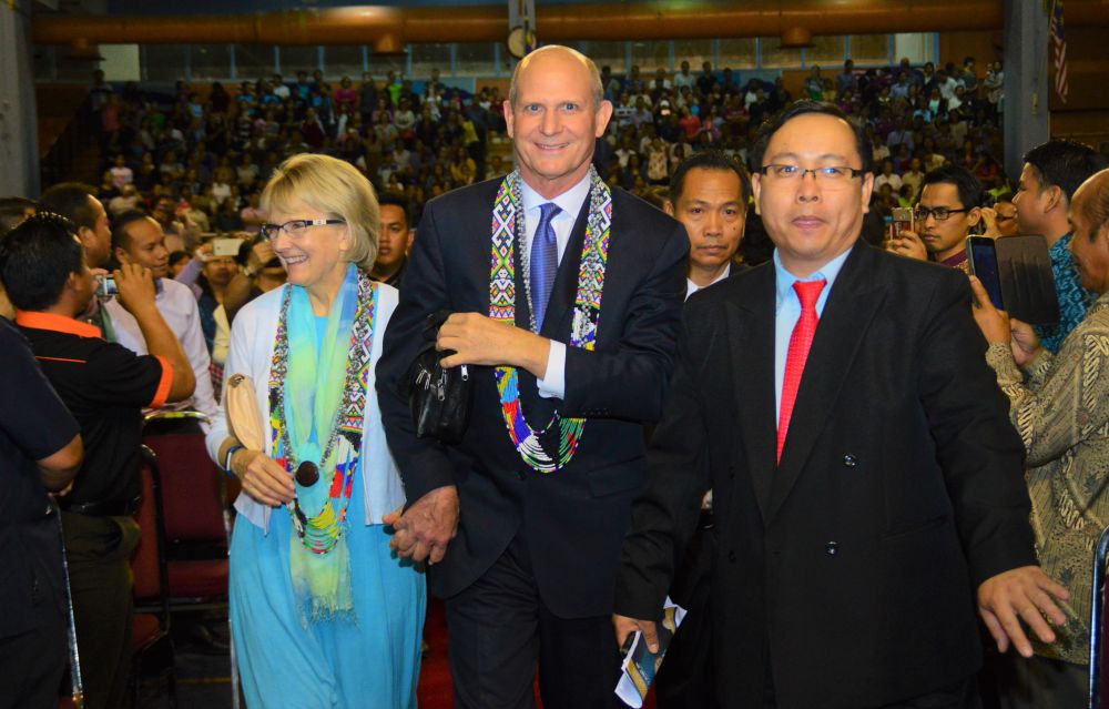 Ted N.C. Wilson and his wife, Nancy, arriving at an indoor stadium for a meeting with Malaysian church members. (Helmy Hazel Baleh / Sabah Mission)
