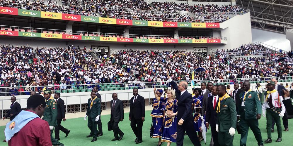 Seventh-day Adventist Church president Ted N.C. Wilson and his wife, Nancy, greeting some of the 40,000 people gathered at Bingu National Stadium in Lilongwe, Malawi, on Sabbath, Feb. 8, 2020. (Pastor Ted Wilson / Facebook)